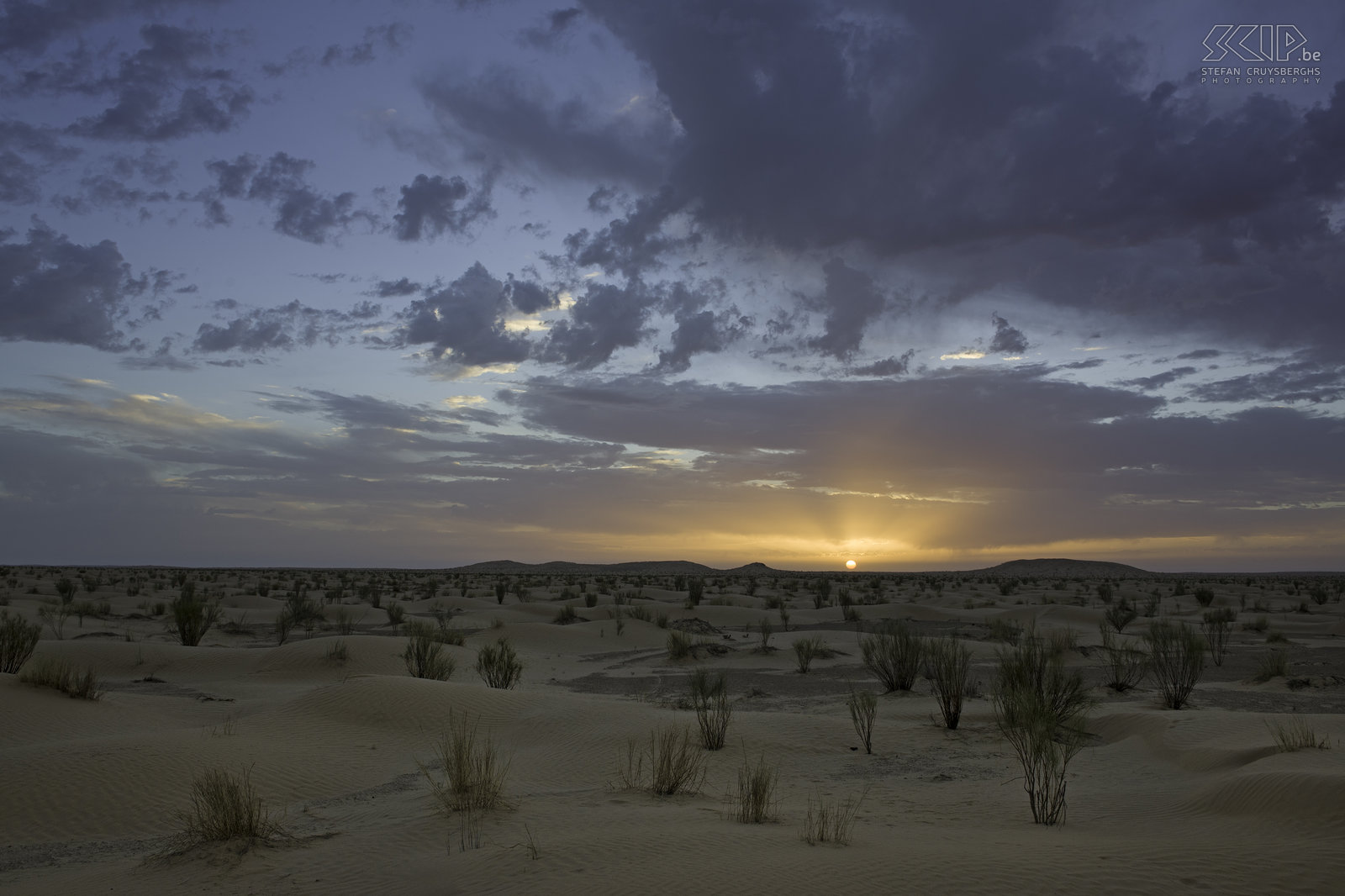 Sunrise in the Sahara desert  Stefan Cruysberghs